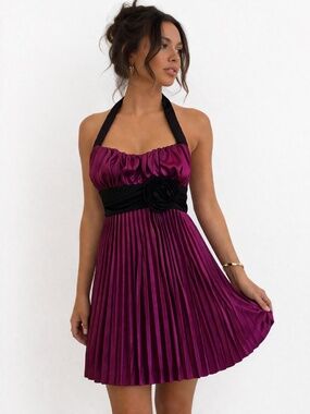 Speechless Medium Magenta Satin Pleated Halter Cocktail Dress Coquettes Party